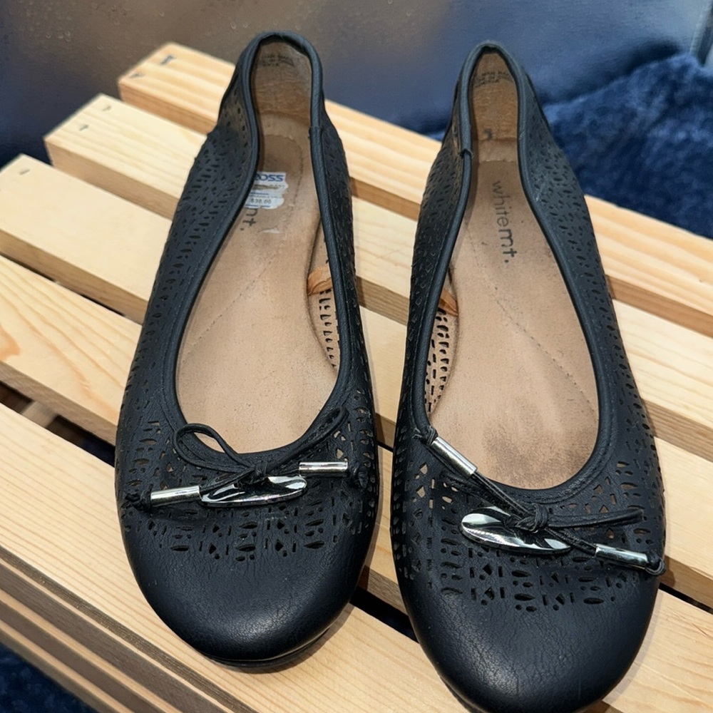 Ladies White Mt. flats